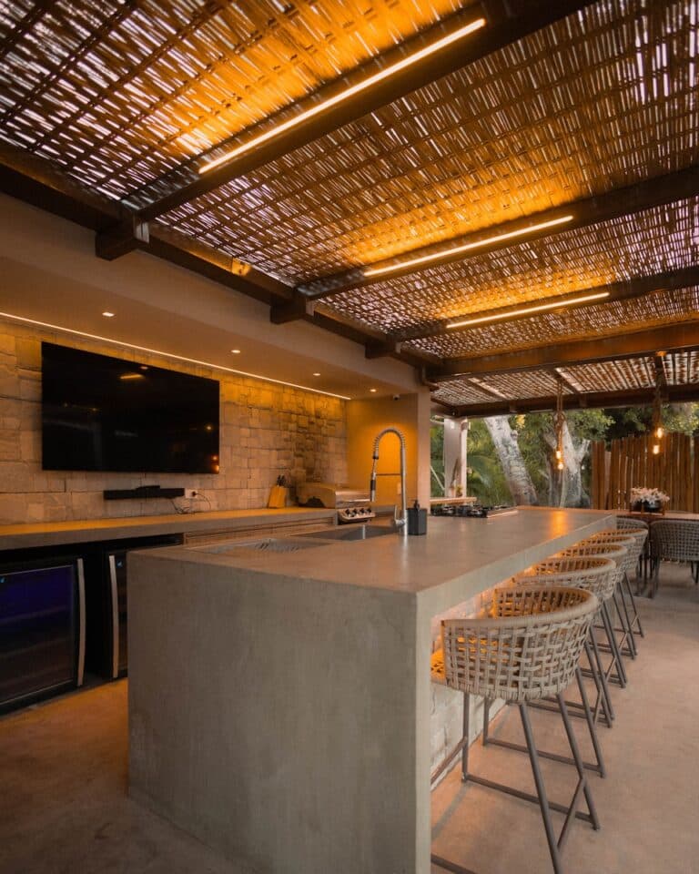 5 Features to Include in a Luxury Outdoor Kitchen
